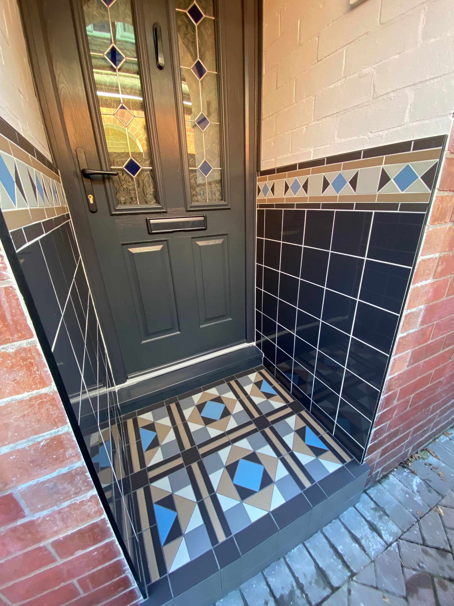 Black and white chequer bathroom