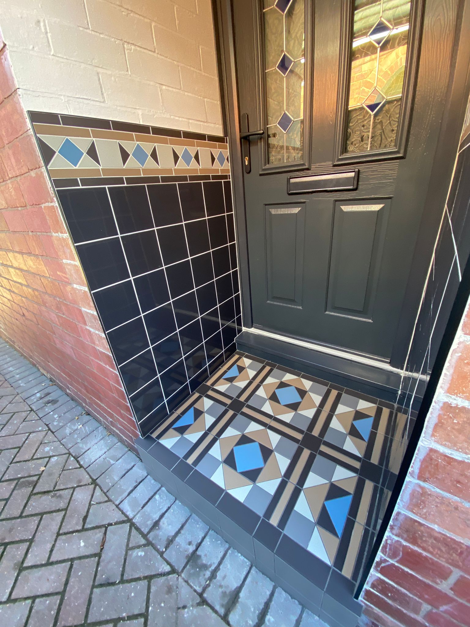 Black and white chequer bathroom