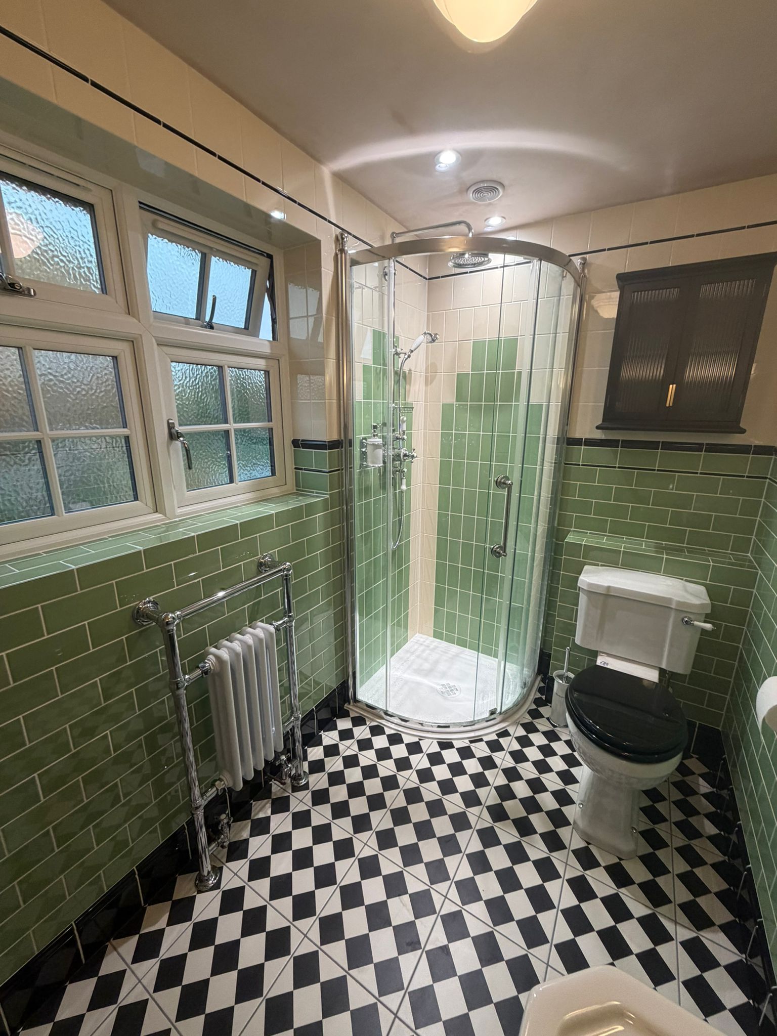 Black and white chequer bathroom