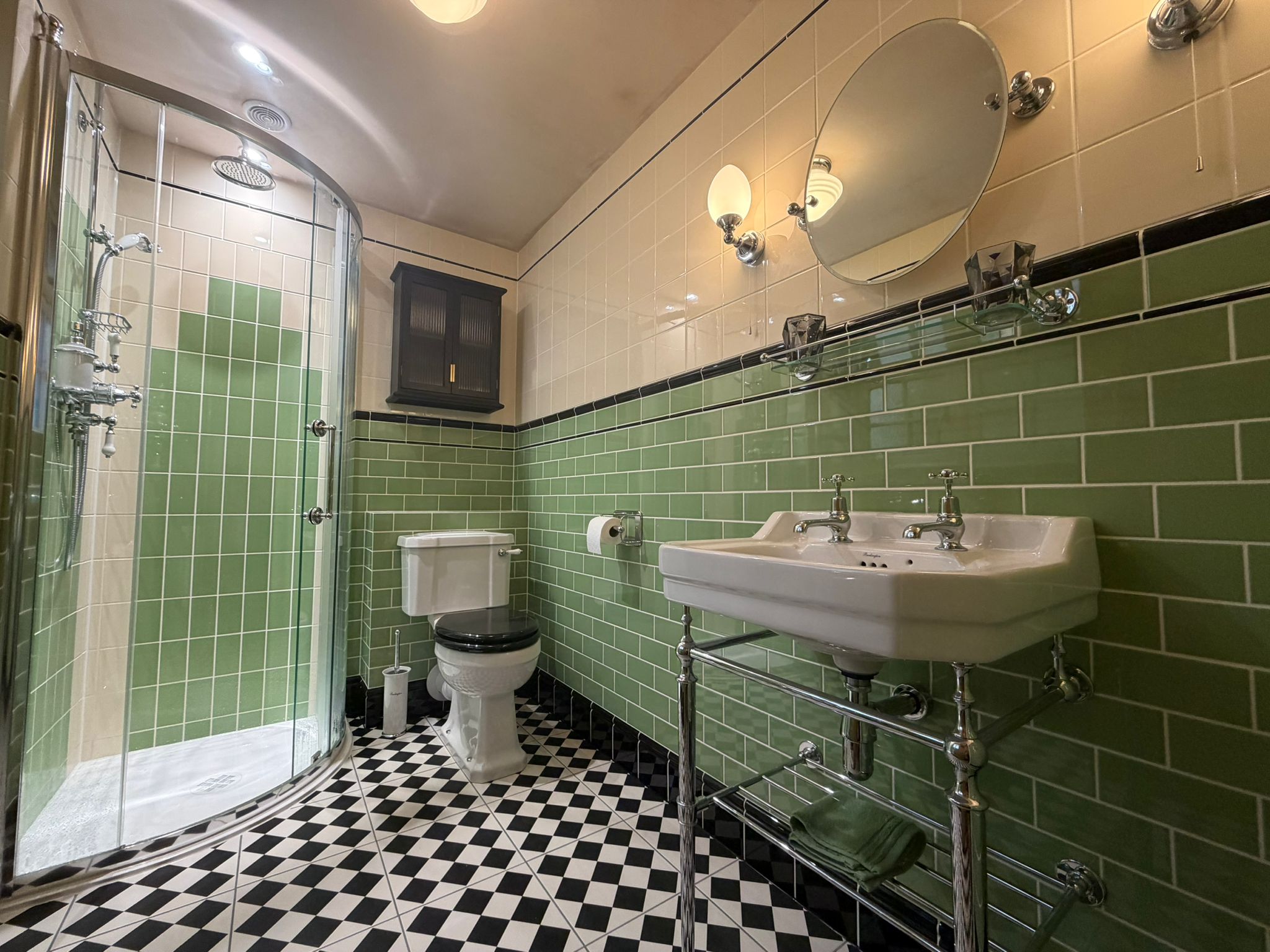 Black and white chequer bathroom