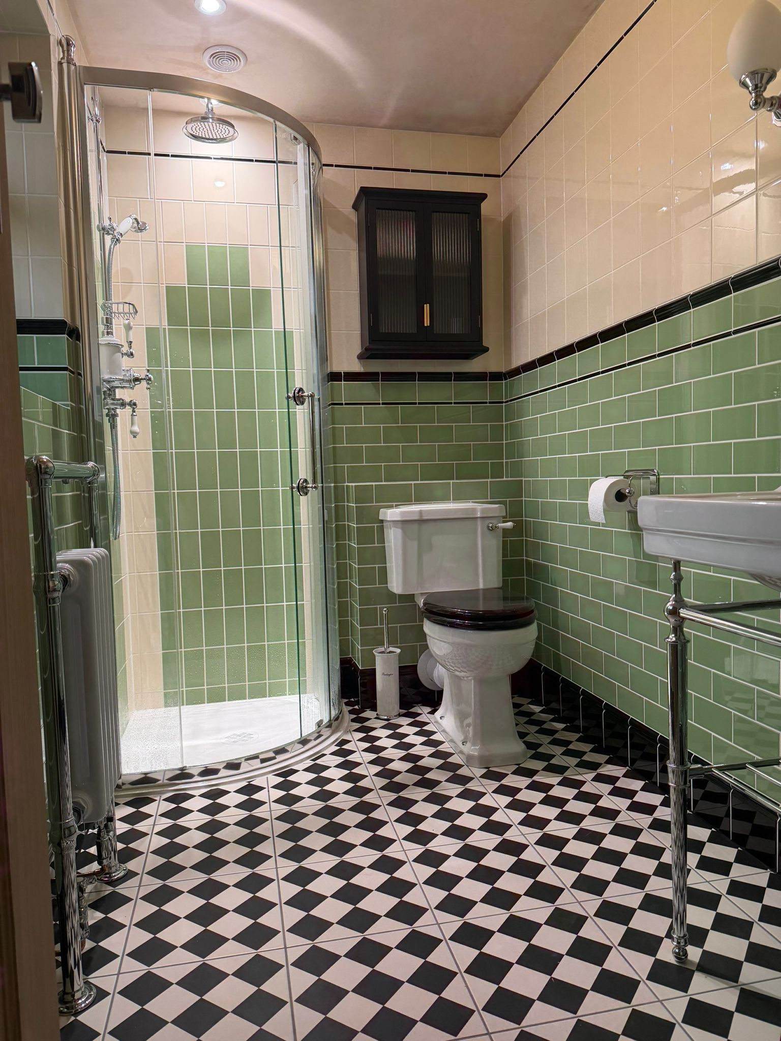 Black and white chequer bathroom